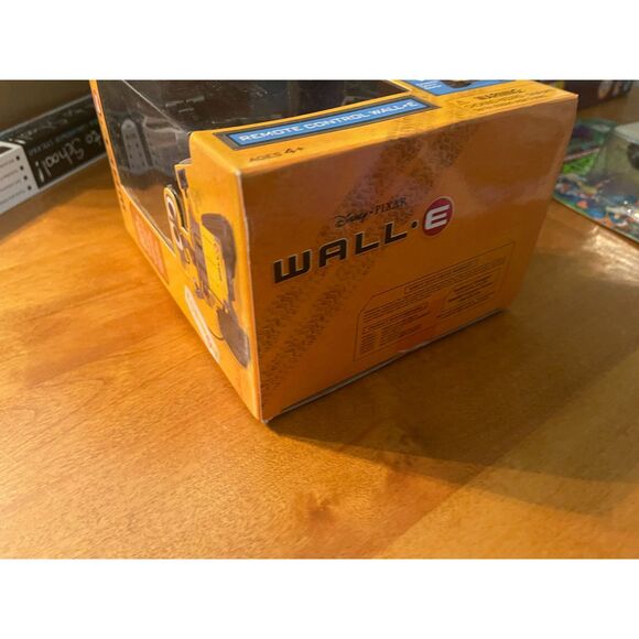 Vintage Disney Pixar Wall-E Remote Control Robot Think Way Boxed Excellent - Picture 5 of 10